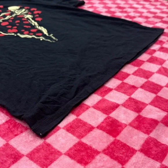 Hasta Siempre Black Skeleton Heart Graphic Tee - Picture 4 of 5